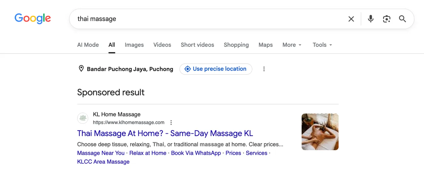 Google 搜「thai massage」的廣告,標題以問句「Thai Massage At Home?」吸引點擊