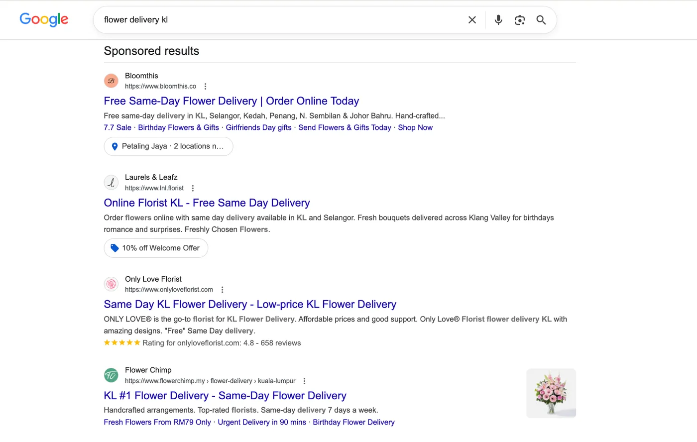 Google 搜「flower delivery kl」的多個廣告，各自以免費送遞、折扣、評分等 USP 突圍